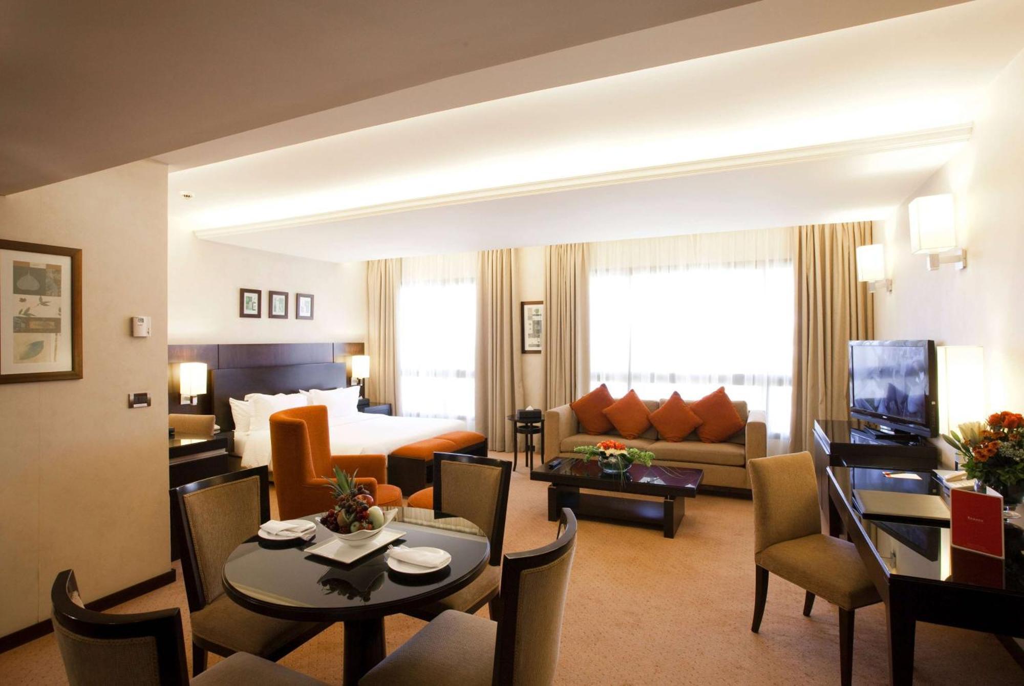Ramada Plaza By Wyndham Beirut Raouche Hotell Exteriör bild