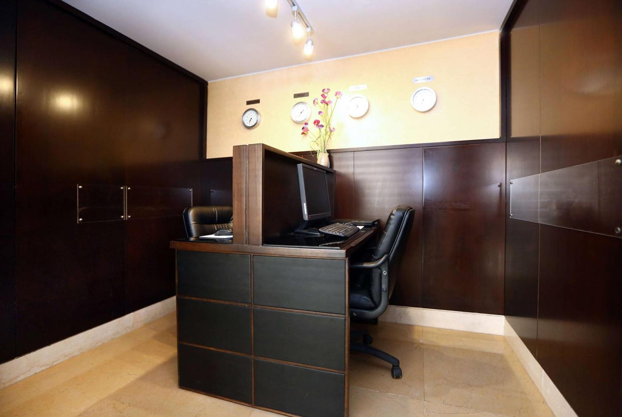 Ramada Plaza By Wyndham Beirut Raouche Hotell Exteriör bild