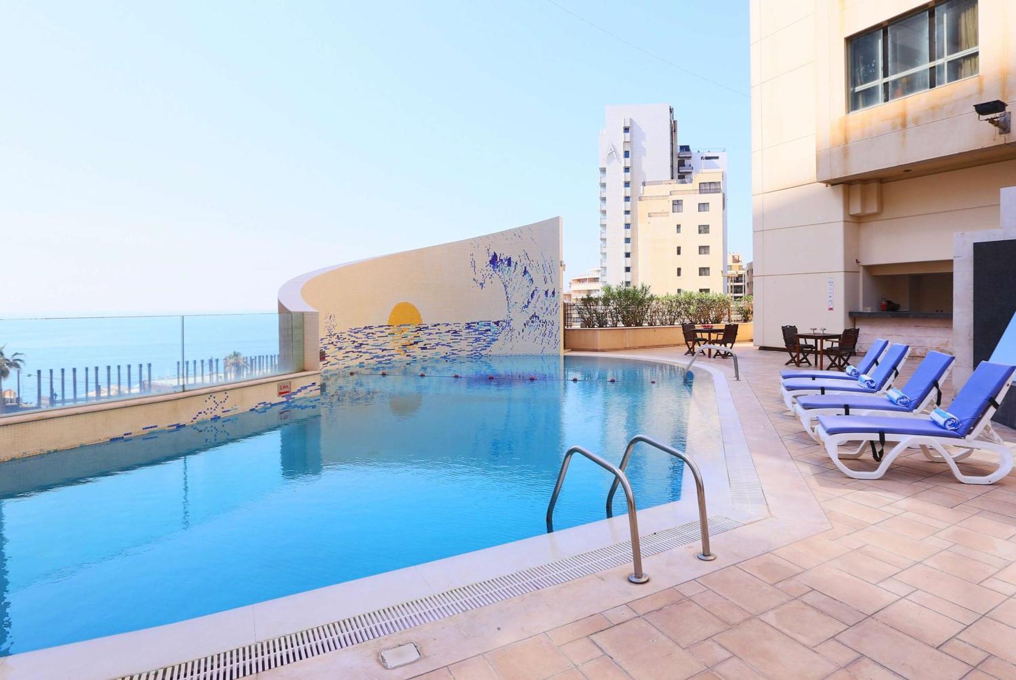 Ramada Plaza By Wyndham Beirut Raouche Hotell Exteriör bild