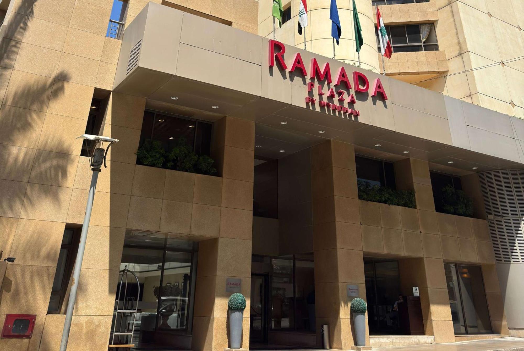 Ramada Plaza By Wyndham Beirut Raouche Hotell Exteriör bild