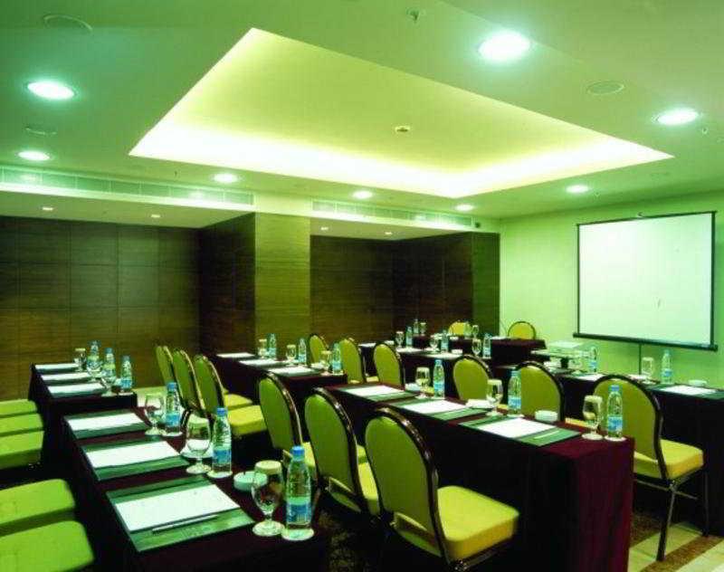 Ramada Plaza By Wyndham Beirut Raouche Hotell Exteriör bild