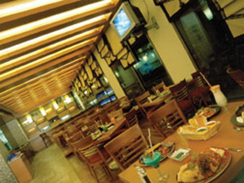 Ramada Plaza By Wyndham Beirut Raouche Hotell Exteriör bild