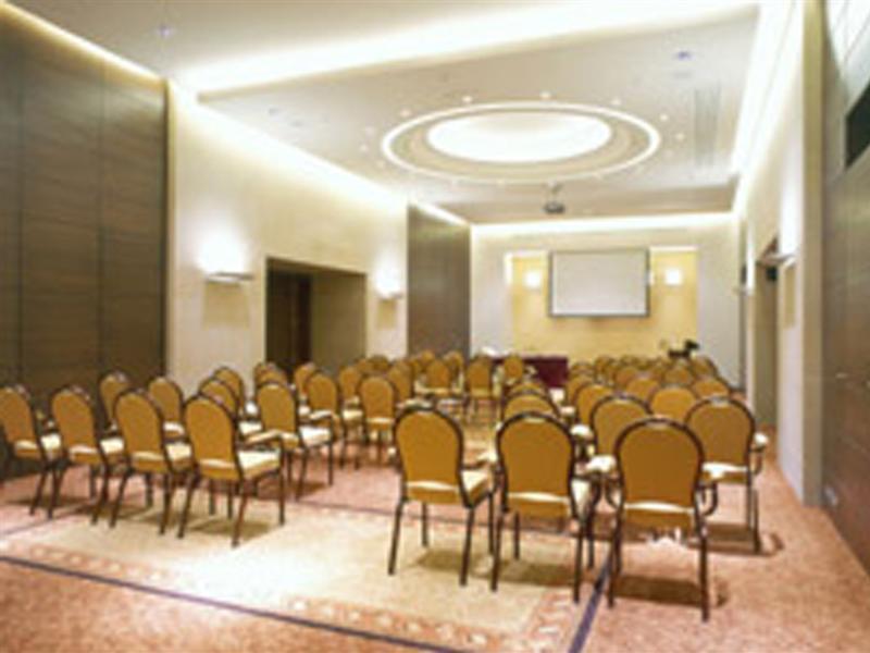 Ramada Plaza By Wyndham Beirut Raouche Hotell Exteriör bild