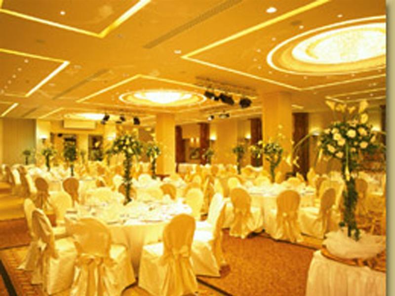 Ramada Plaza By Wyndham Beirut Raouche Hotell Exteriör bild