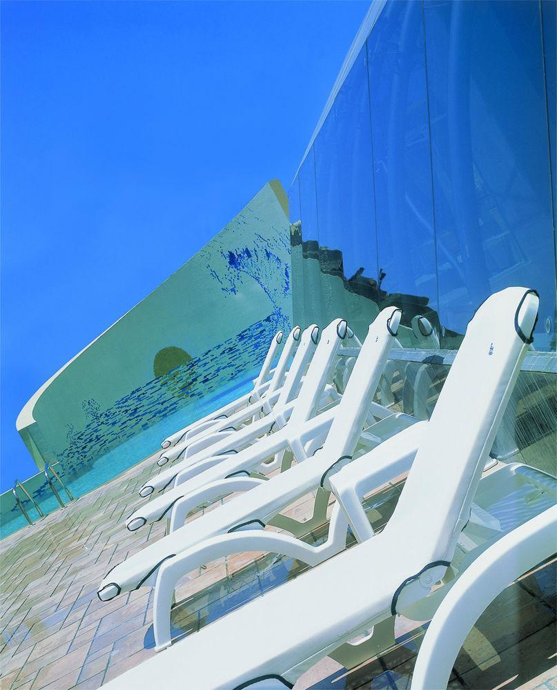 Ramada Plaza By Wyndham Beirut Raouche Hotell Exteriör bild