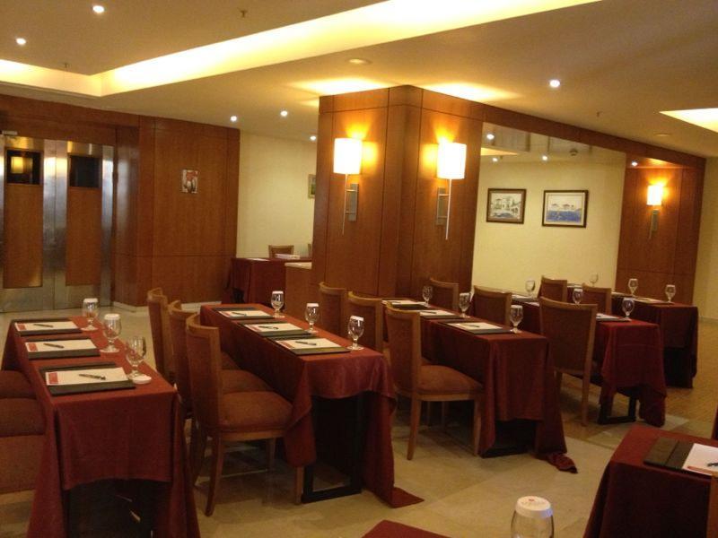 Ramada Plaza By Wyndham Beirut Raouche Hotell Exteriör bild
