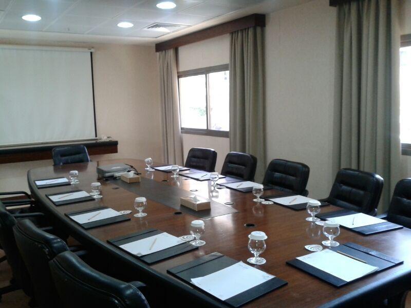 Ramada Plaza By Wyndham Beirut Raouche Hotell Exteriör bild