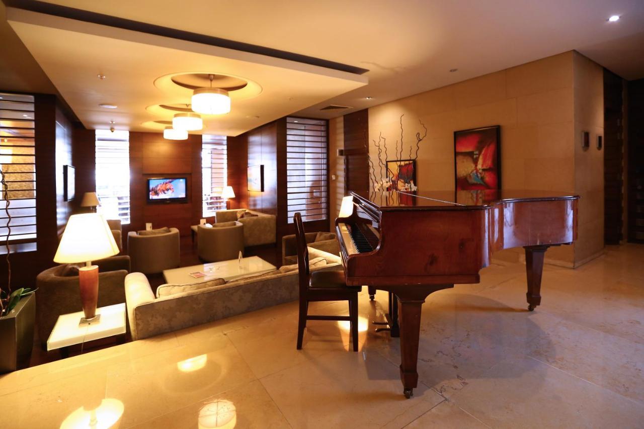 Ramada Plaza By Wyndham Beirut Raouche Hotell Exteriör bild